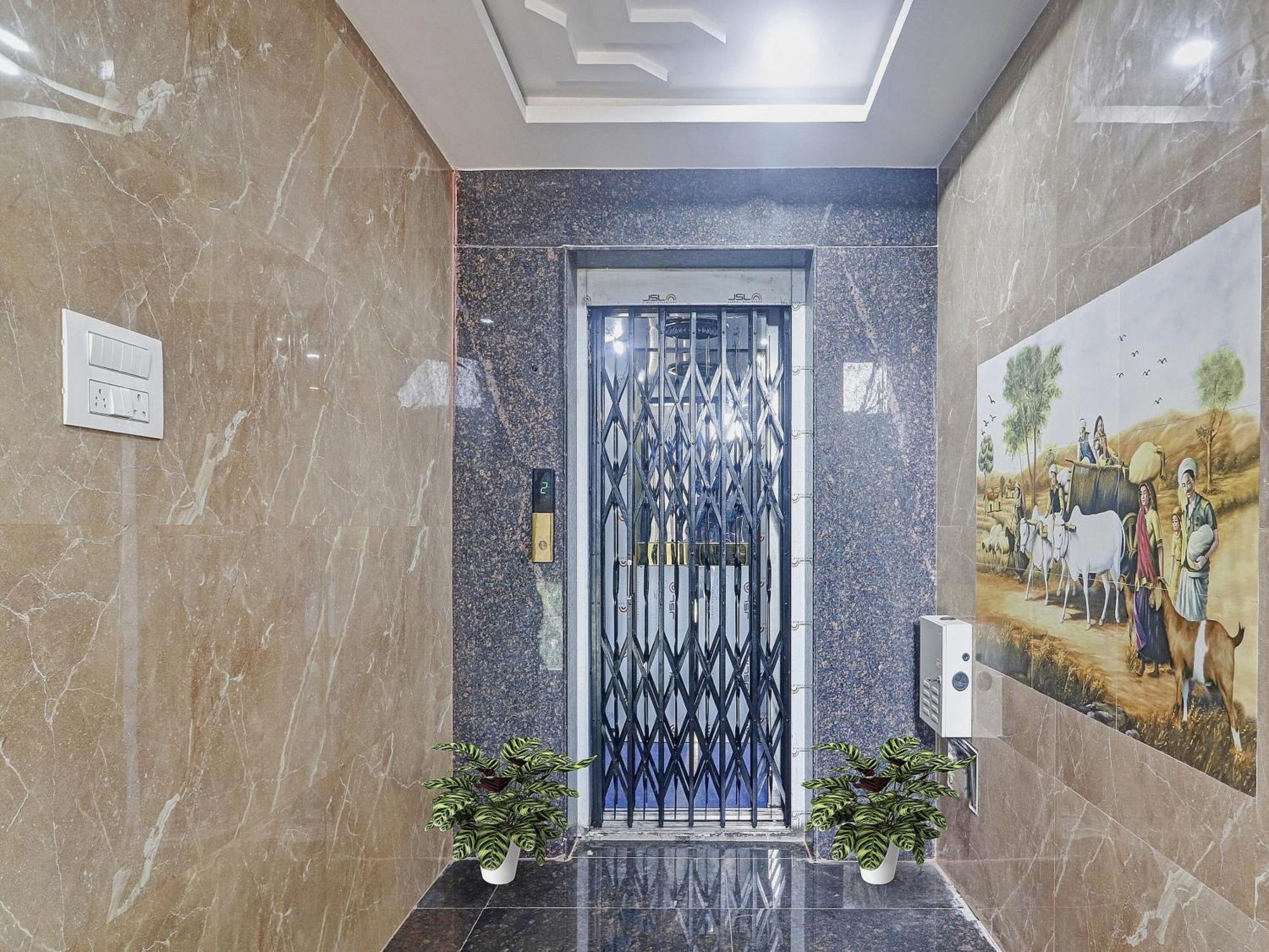 Super Capital O Srinika Inn Gachibowli Exterior foto