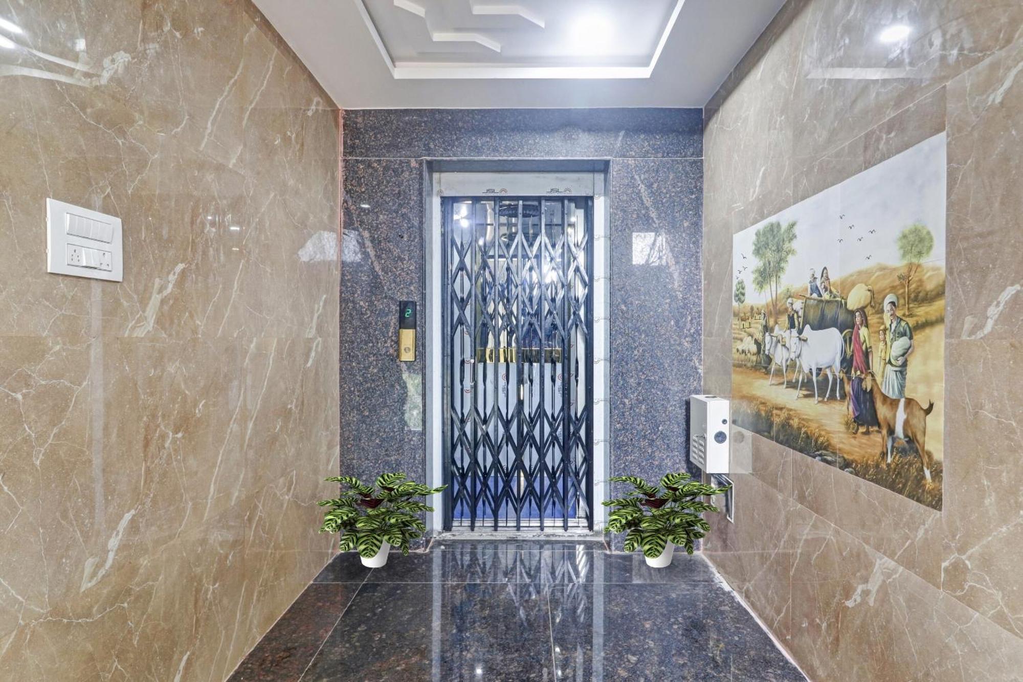Super Capital O Srinika Inn Gachibowli Exterior foto
